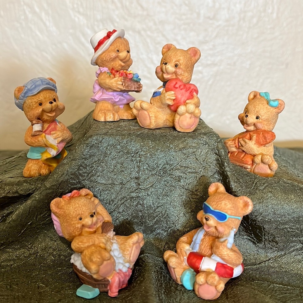 Set of 6 Bear figurines, 2”T